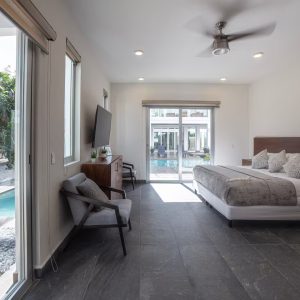 King Suite w/large bathtub