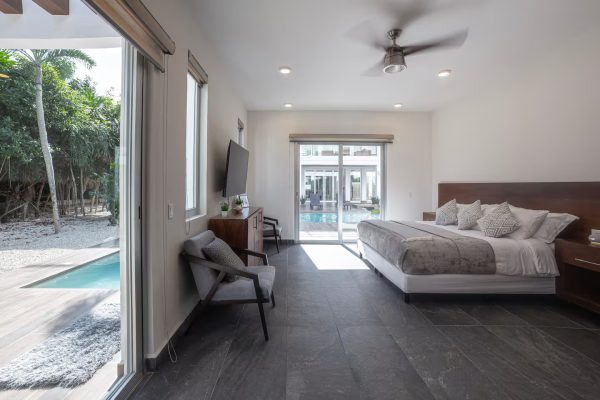 King Suite w/large bathtub