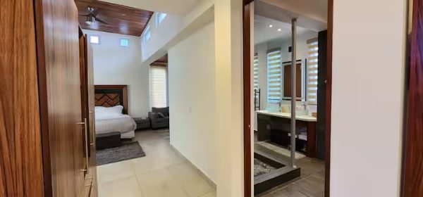 Grand King Suite