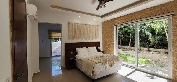 Queen Suite w/private lounge area