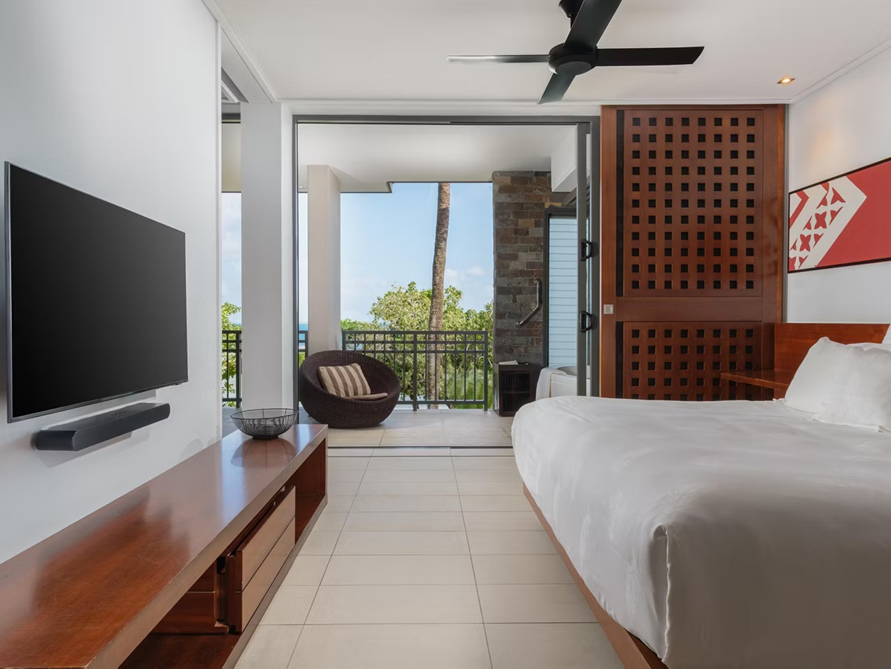 Shared 1 Bedroom King Beachfront Beach Access - Image 2