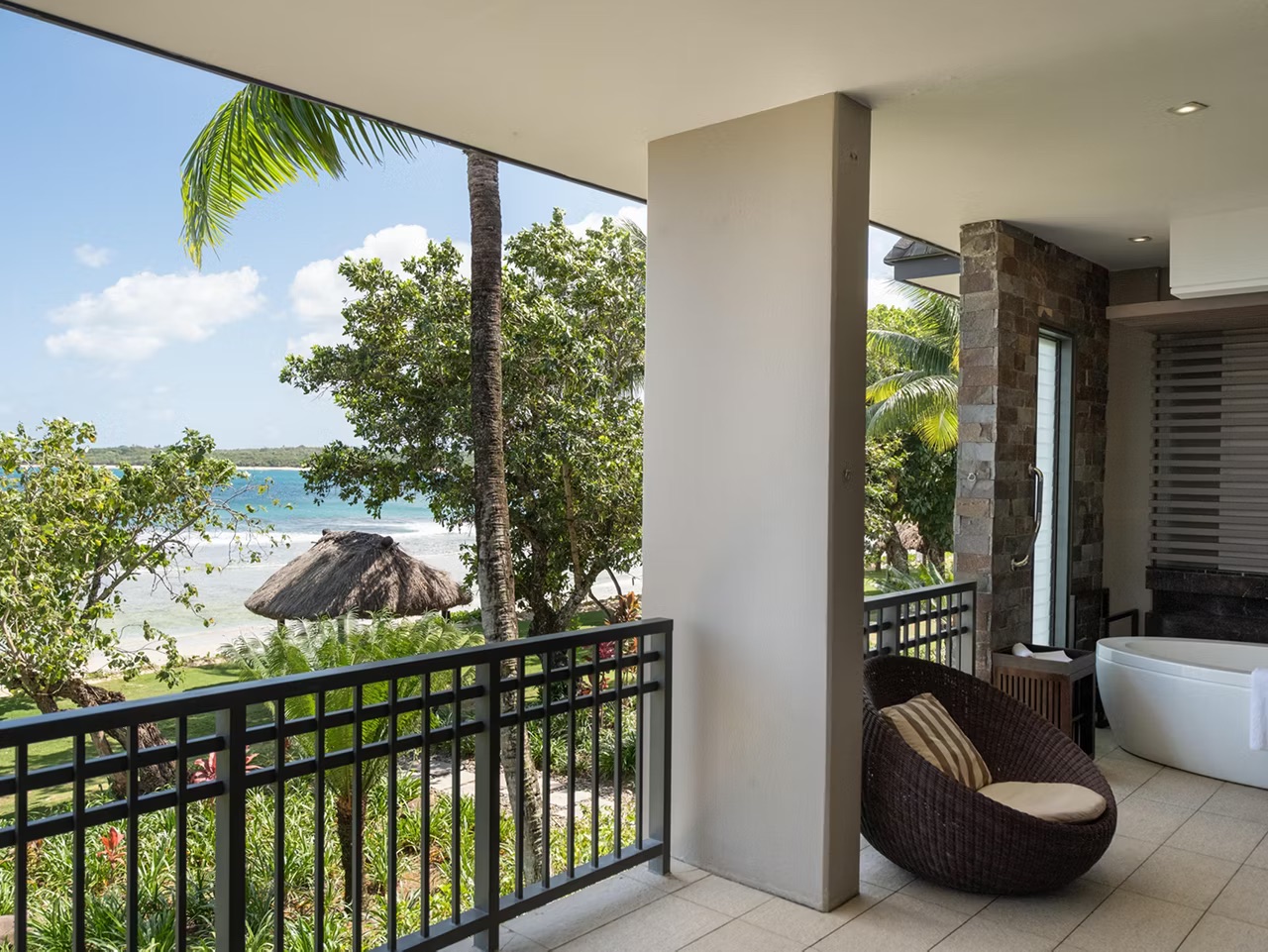 Shared 1 Bedroom King Beachfront Beach Access - Image 3