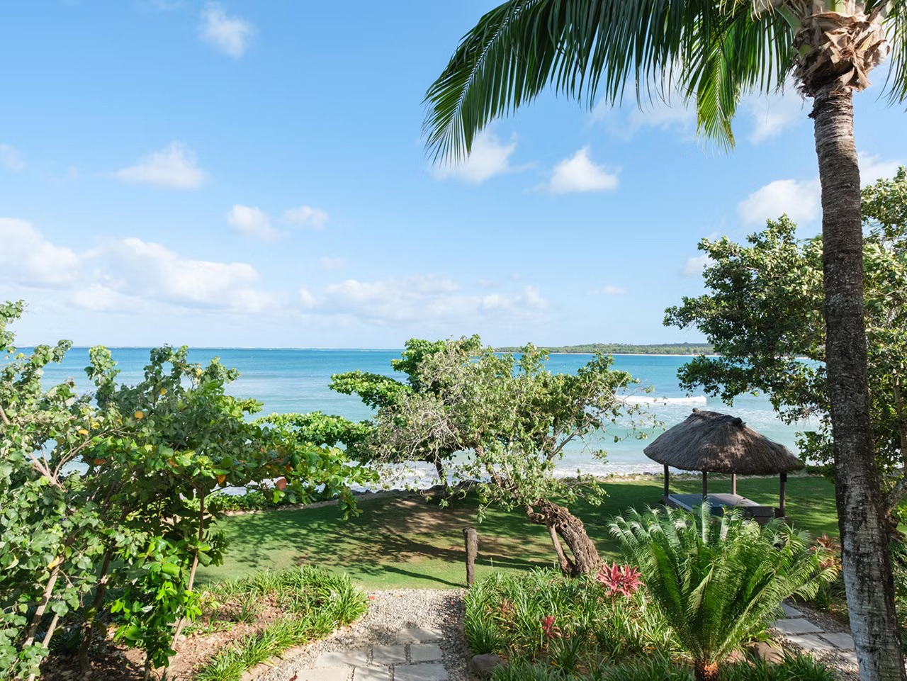 Shared 1 Bedroom King Beachfront Beach Access - Image 4