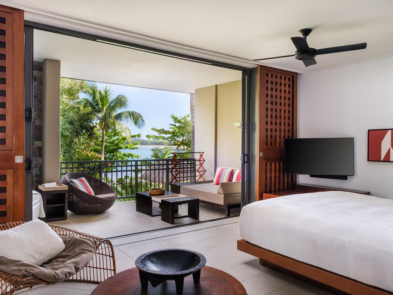 Shared King Beachfront Balcony - Image 2